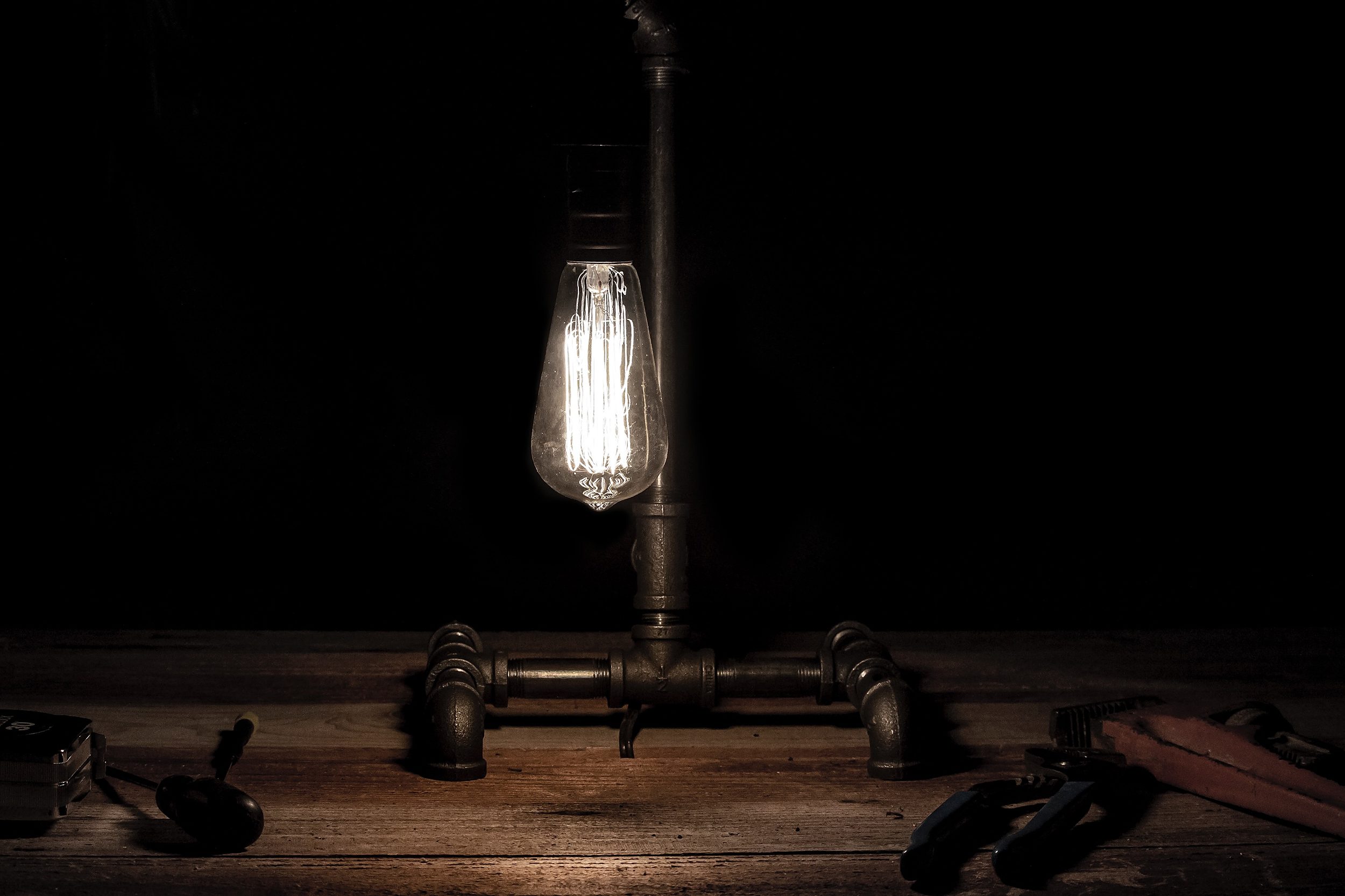 DIY Industrial Pipe Desk Lamp with an Adjustable Arm