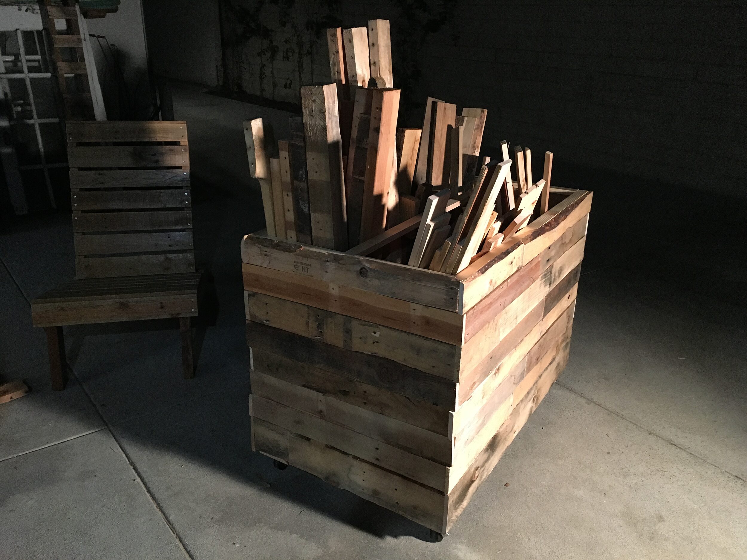 Reclaimed Wood Rolling Scrap Bin: A Pallet-Wood Shop Storage Cart