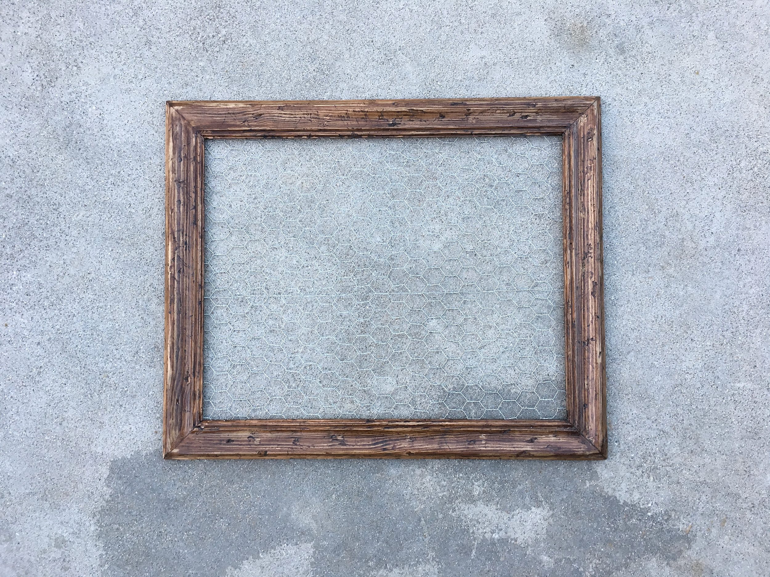 Rustic Chicken Wire Frame: A Simple DIY Display Board
